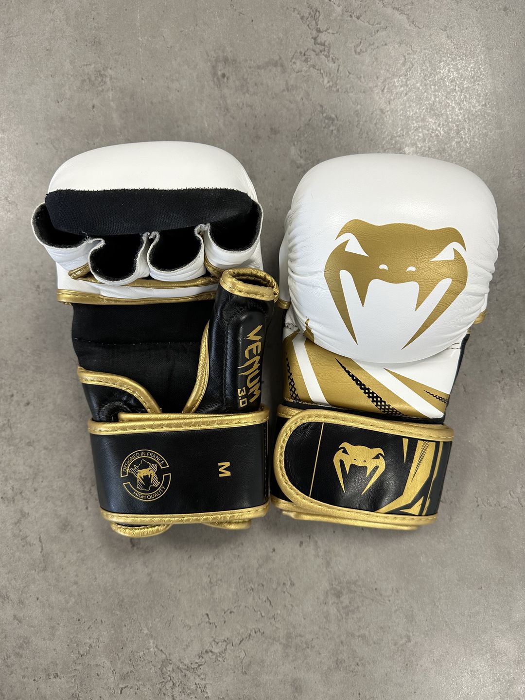 Customer photo review of Venum MMA Handschoenen Challenger Sparring 3.0 - Wit/Zwart/Goud
