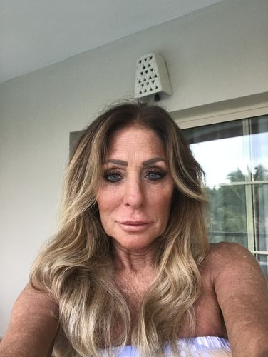 Customer photo review of Full Shine Seamless Injection Tape in Extensions Virgin Human Hair Balayage Highlights (#3/8/22)