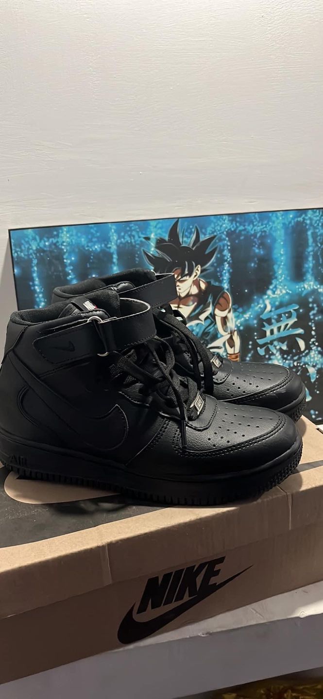 Customer photo review of Tenis 841 Negro Total