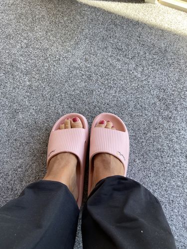 Customer photo review of HappyFlops - Smärtlindrande Tofflor