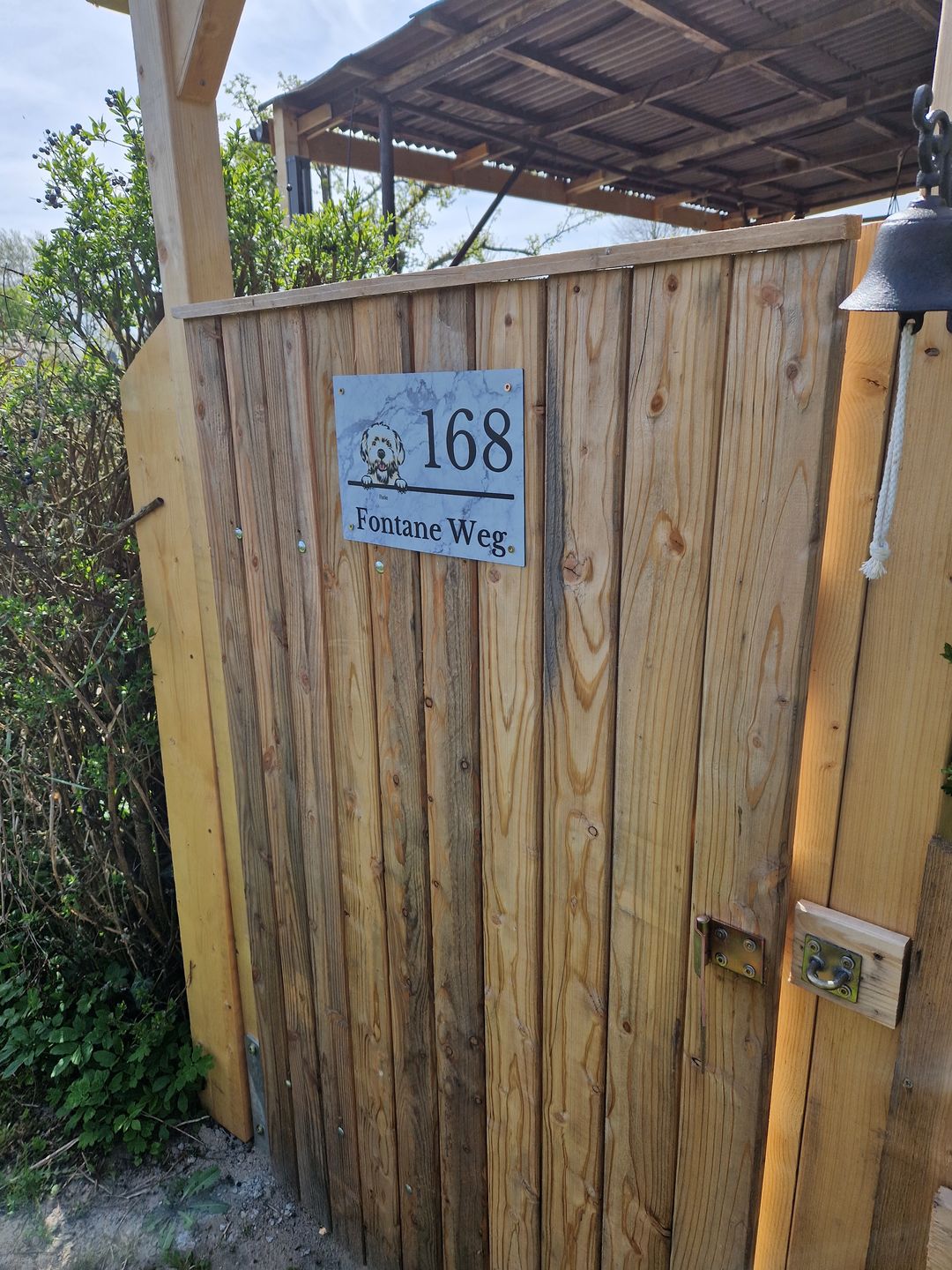 Customer photo review of Hausnummer mit Marmoroptik - Individuelles Türschild