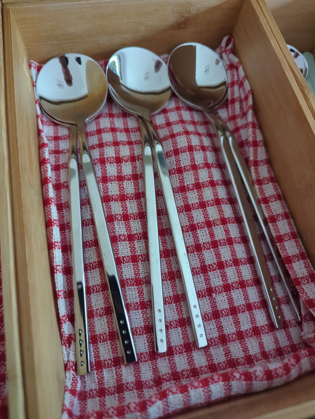 Customer photo review of Polished Silver — 24pc Cutlery Set