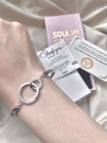 Customer photo review of I Will Always Be There For You Sisters Double Circle Bracelet