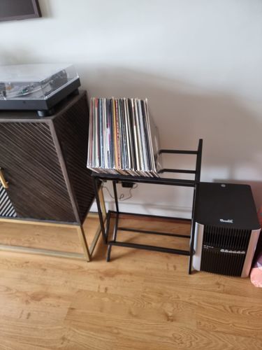Customer photo review of Porta Vinilo Dos Niveles | LUXE METAL BLACK