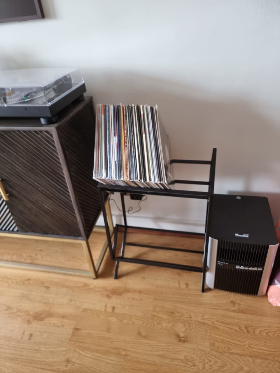Customer photo review of Porta Vinilo Dos Niveles | LUXE METAL BLACK