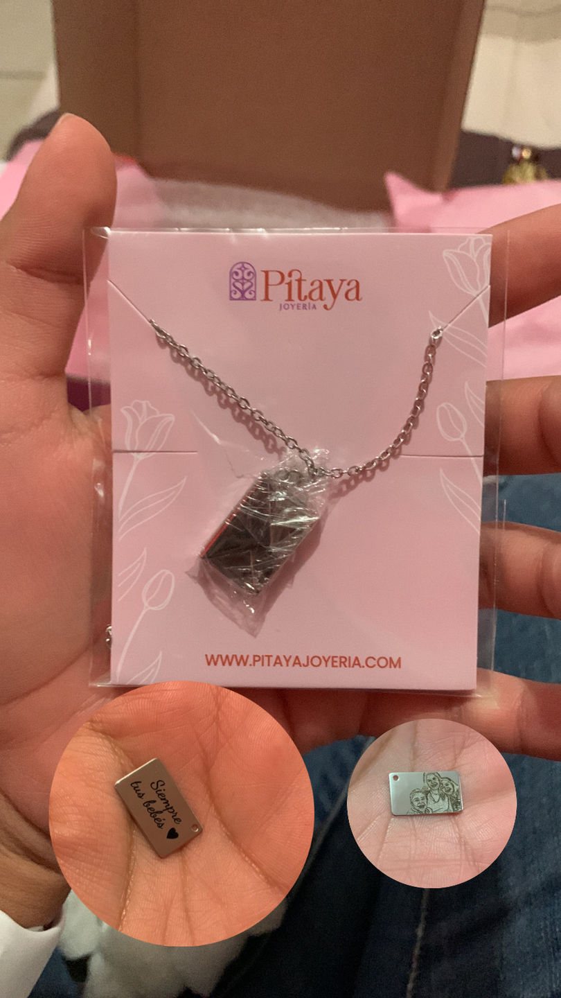 Customer photo review of Collar Mensaje Personalizado