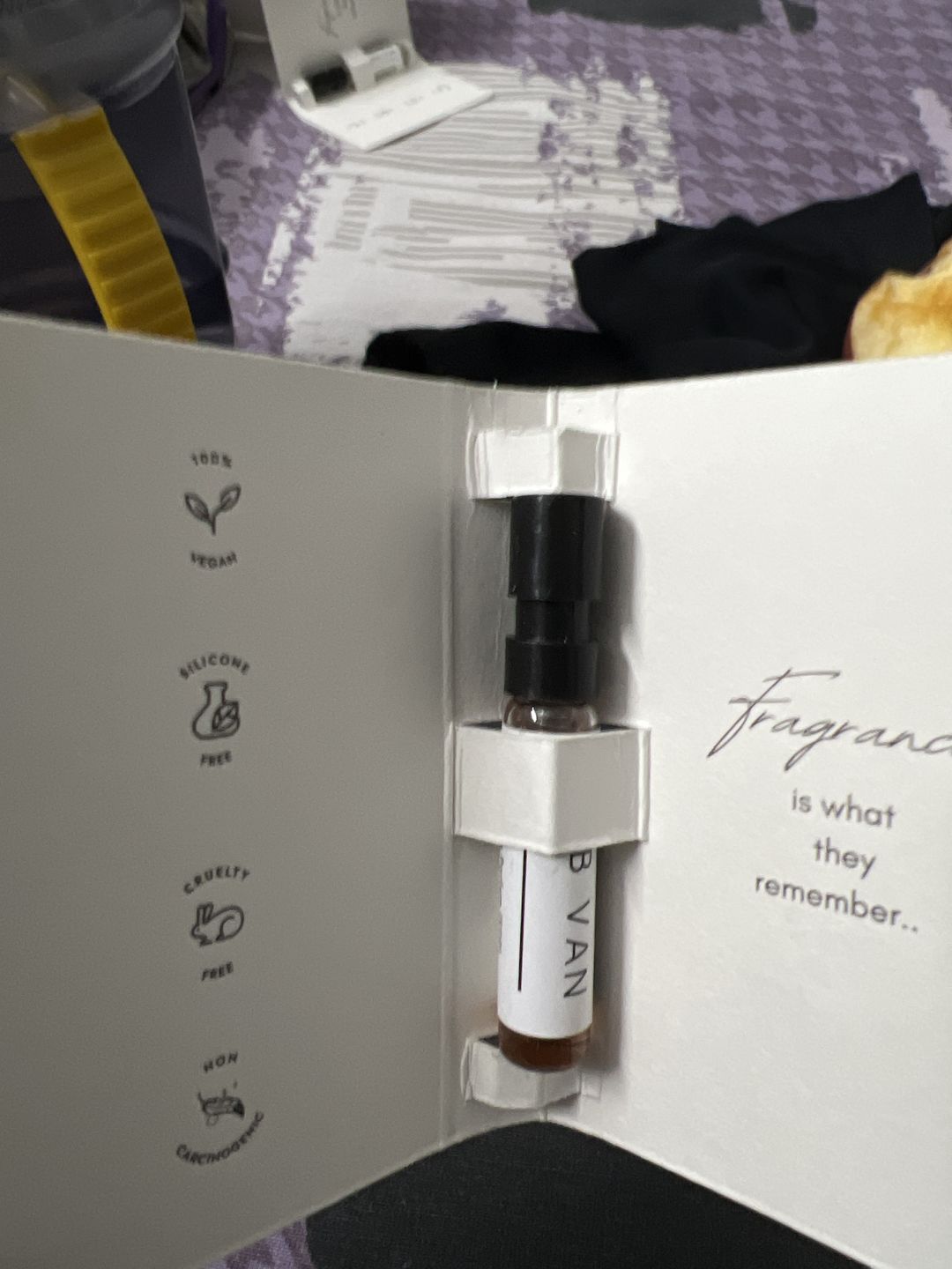 Customer photo review of EM5™ Tob Van Perfume | Eau de Parfum (EDP) | Spray for Men & Women | Strong and Long Lasting Fragrance | Tobacco Vanilla Warm Spicy | Gift for Men / Women | 50 ml