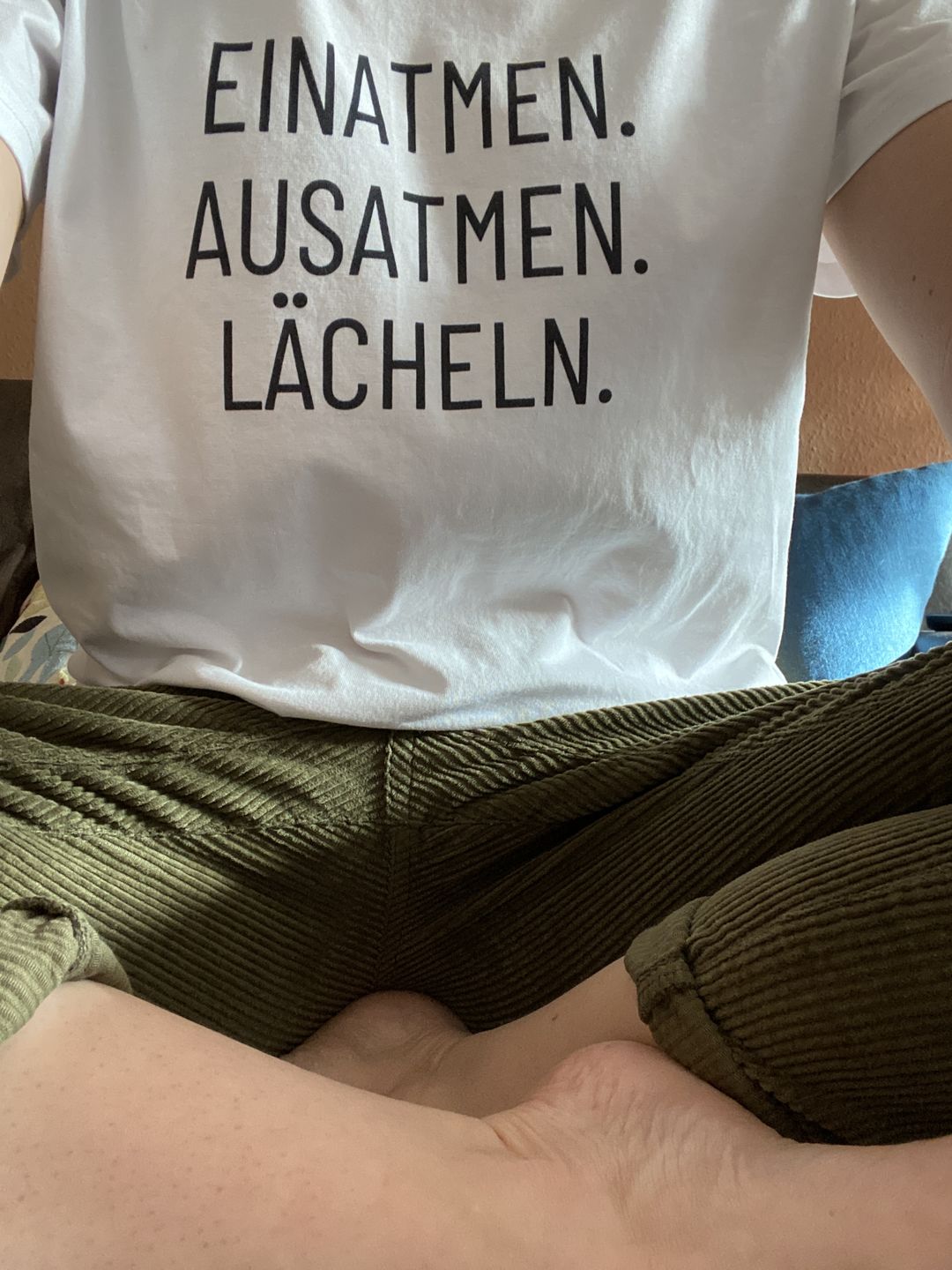 Customer photo review of Einatmen. Ausatmen. Lächeln. 100% Bio T-Shirt Unisex