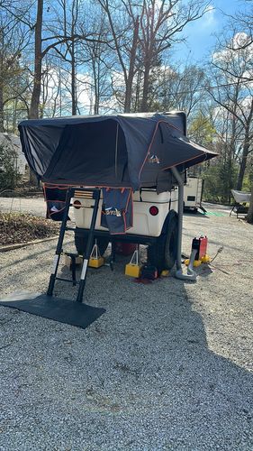 Customer photo review of Adventurer R -ABS Fold Out Roof Top Tent