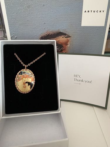 Customer photo review of Gustav Klimt Mother and Child Tablo Tasarım Kolye
