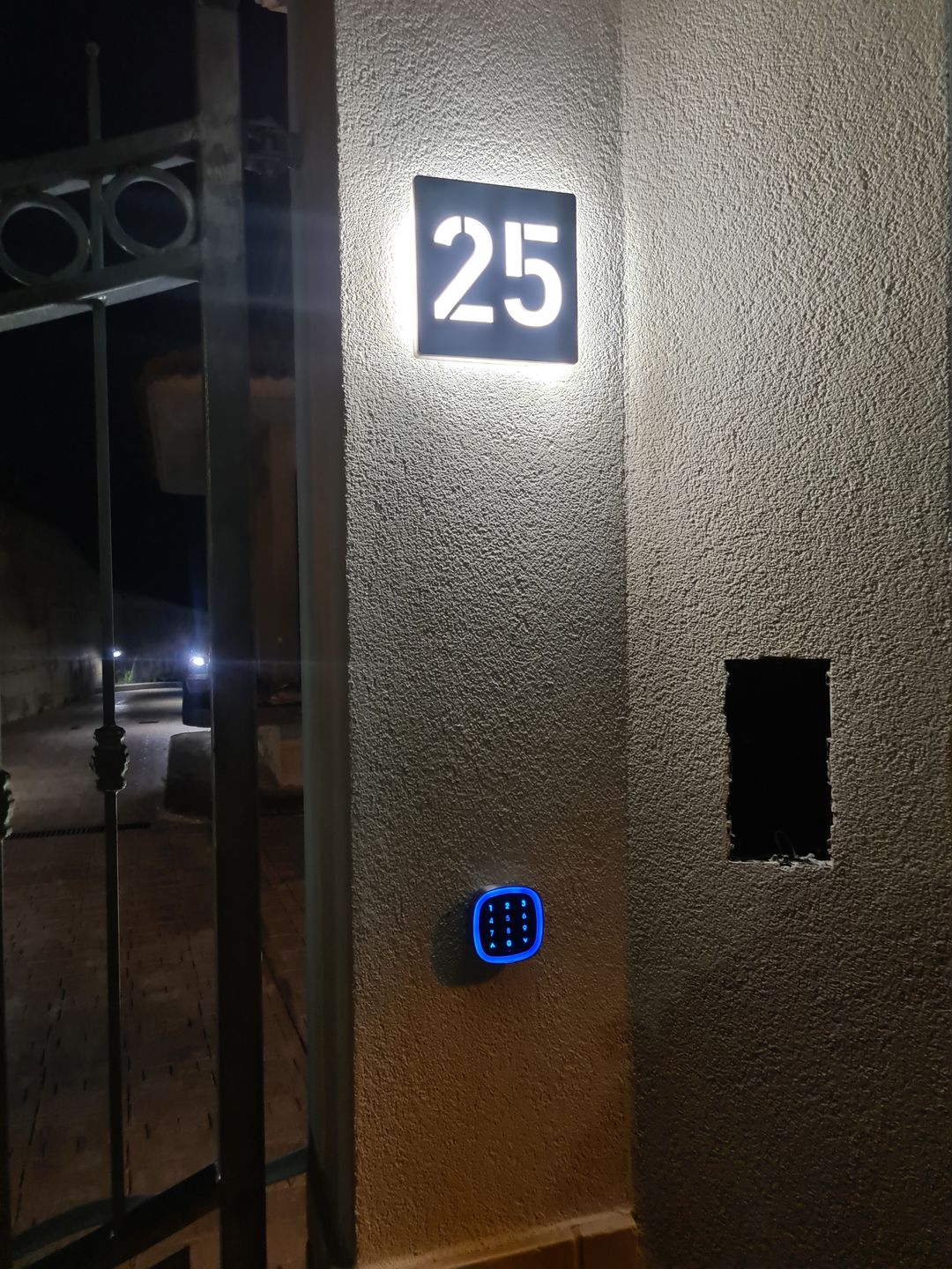 Customer photo review of Numero civico luminoso modello Lux Square