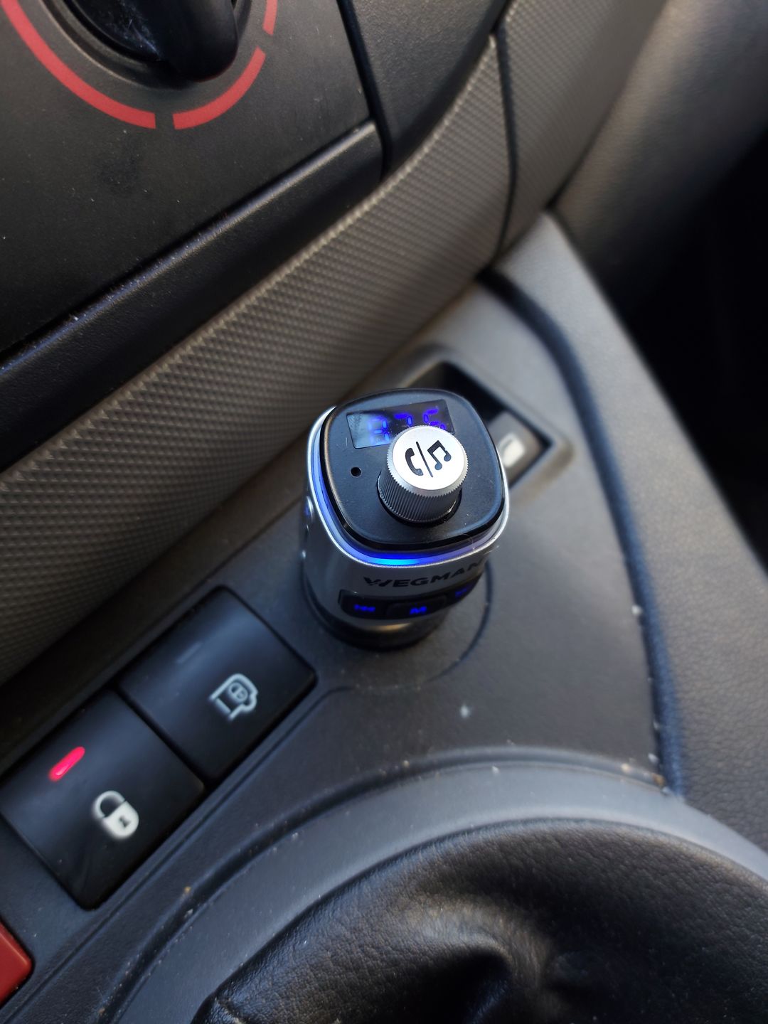 Customer photo review of Wegman Bluetooth FM Transmitter - Bluetooth carkit - Zilver