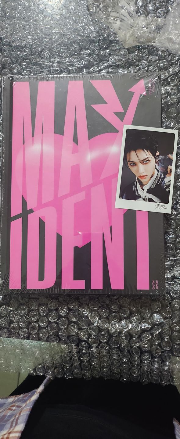 Customer photo review of STRAY KIDS - 7TH MINI ALBUM MAXIDENT STANDARD EDITION