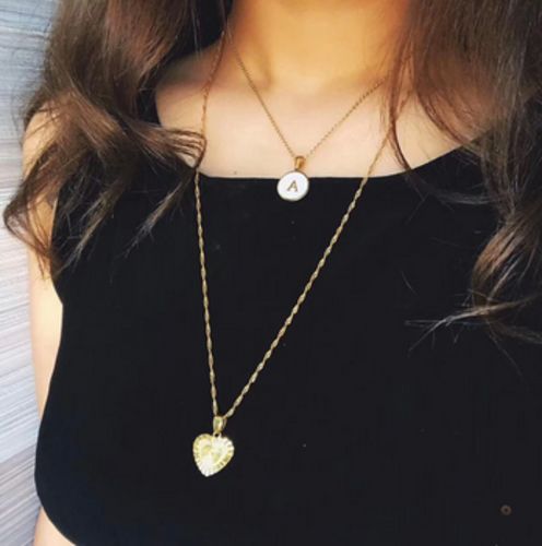 Customer photo review of Collar Letra A con tarjeta dedicatoria "Tu Nombre"