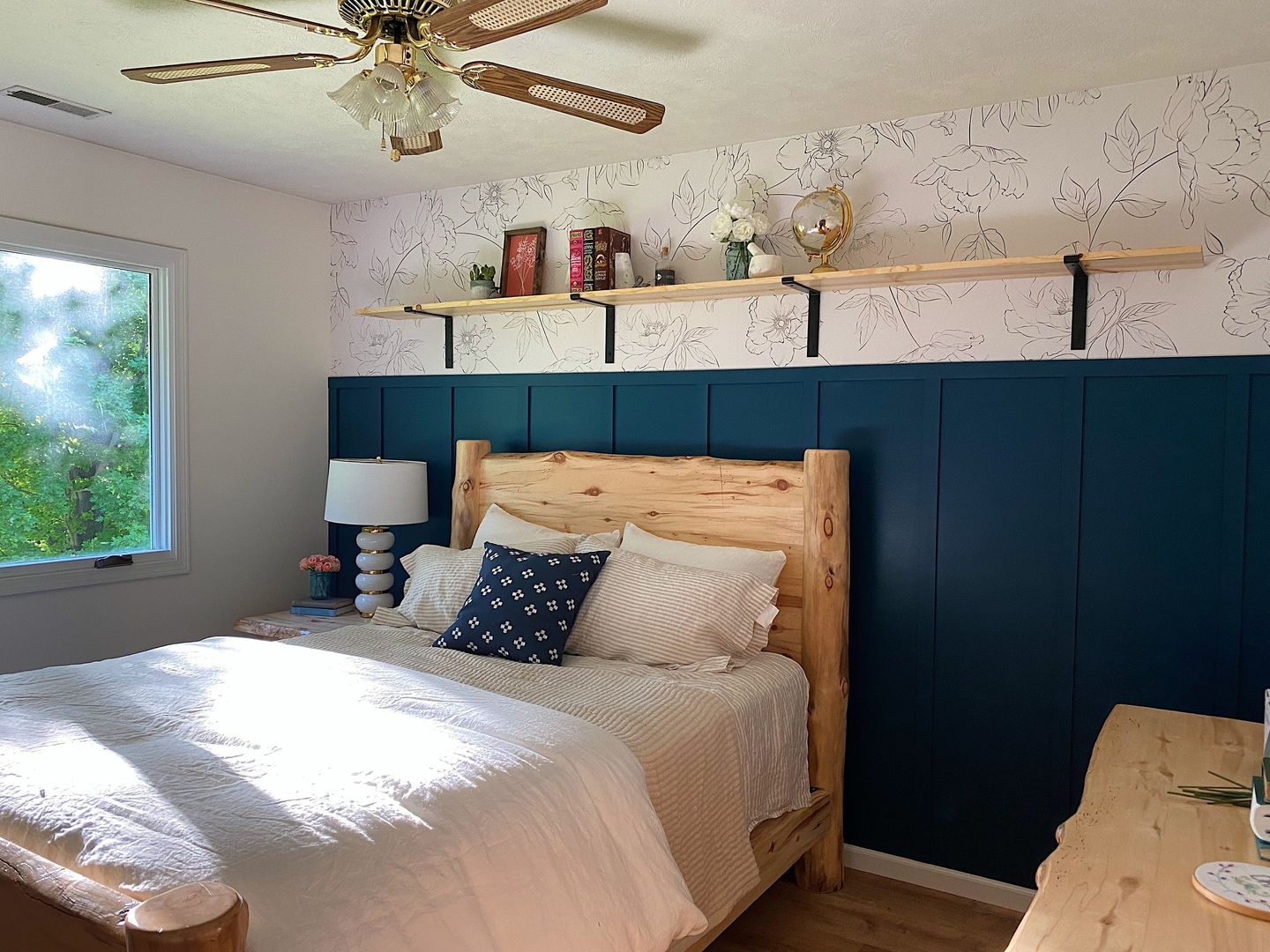 Customer photo review of Small Delicate Drawn Floral Wallpaper