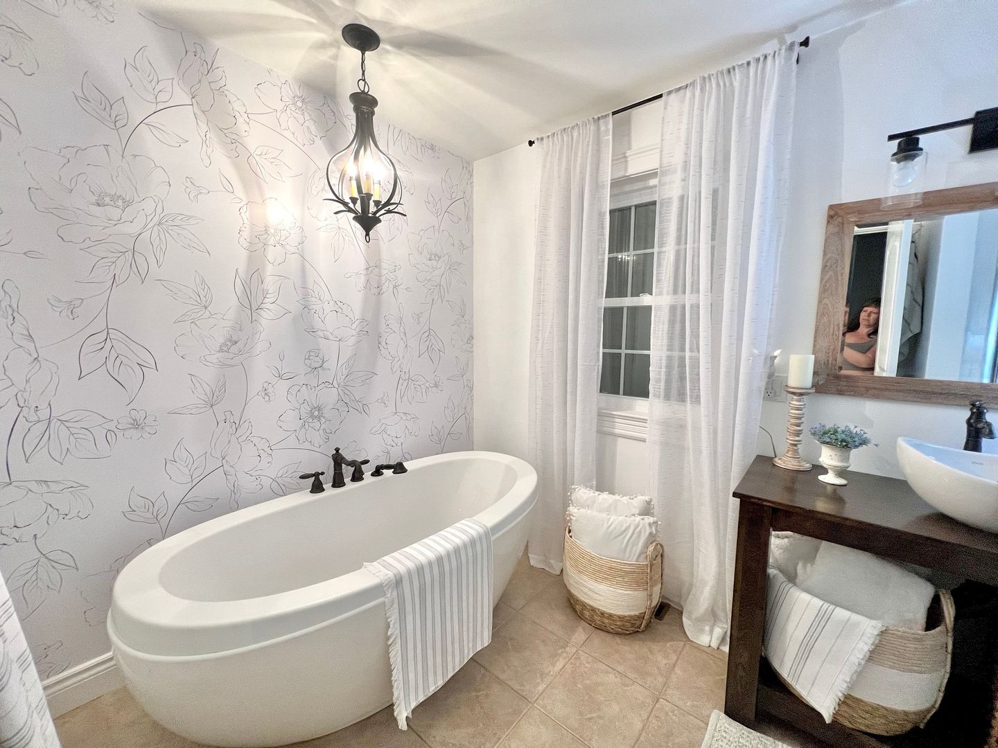 Customer photo review of Small Delicate Drawn Floral Wallpaper