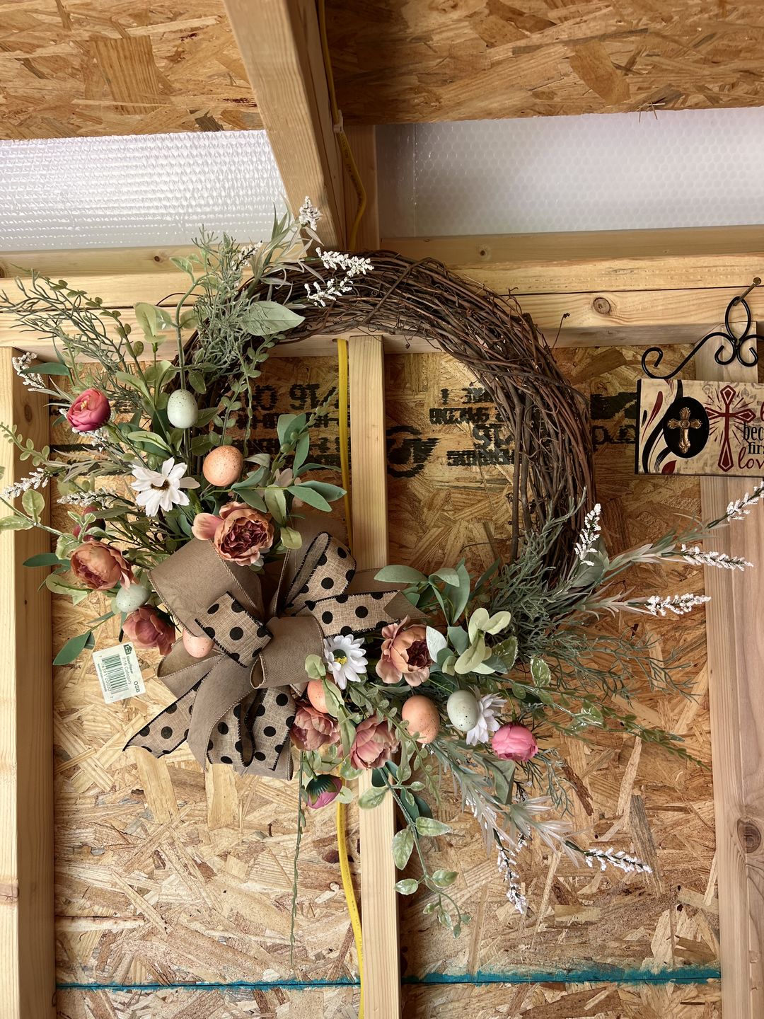 Customer photo review of 16" Round Grapevine Wreath - DECOE-035