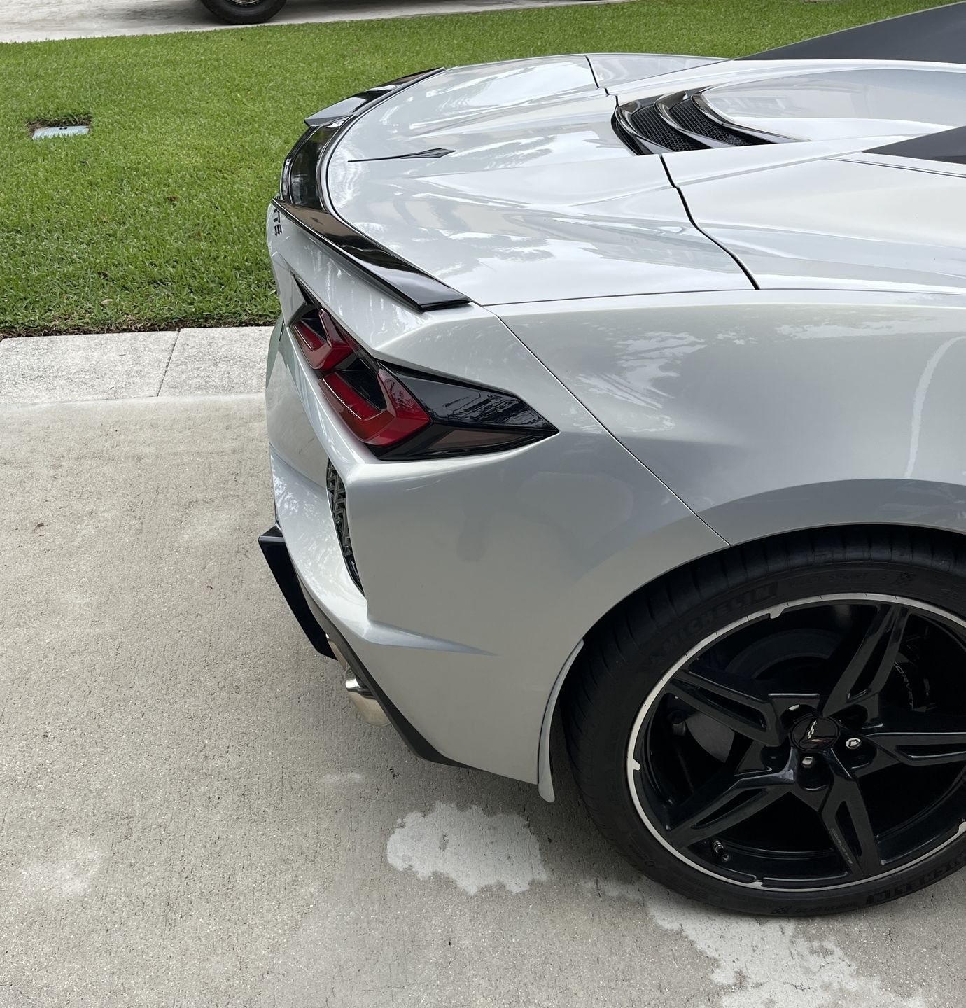 Customer photo review of Chevrolet Corvette C8 Low Profile Rear Lid Wing Spoiler