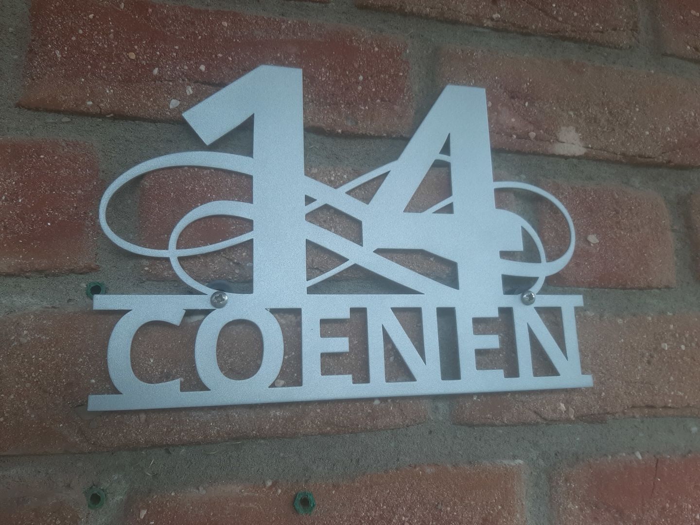 Customer photo review of Hausnummern-Türschild Ornamental Style einzeilig (personalisierbar)