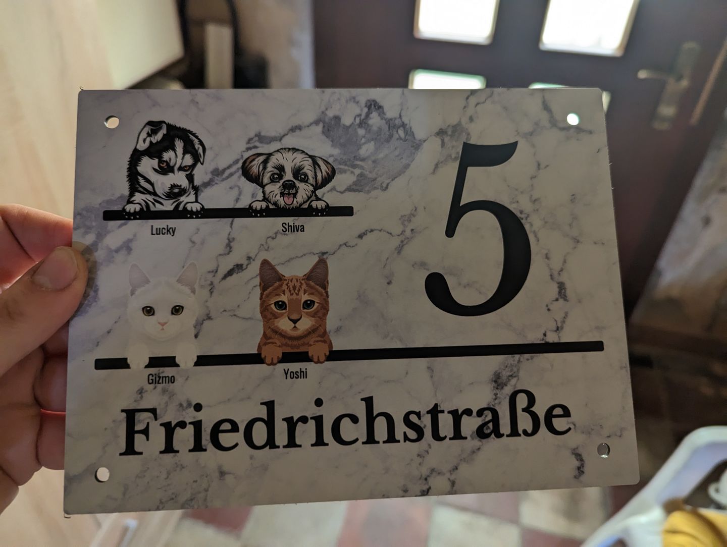 Customer photo review of Hausnummer mit Marmoroptik - Individuelles Türschild