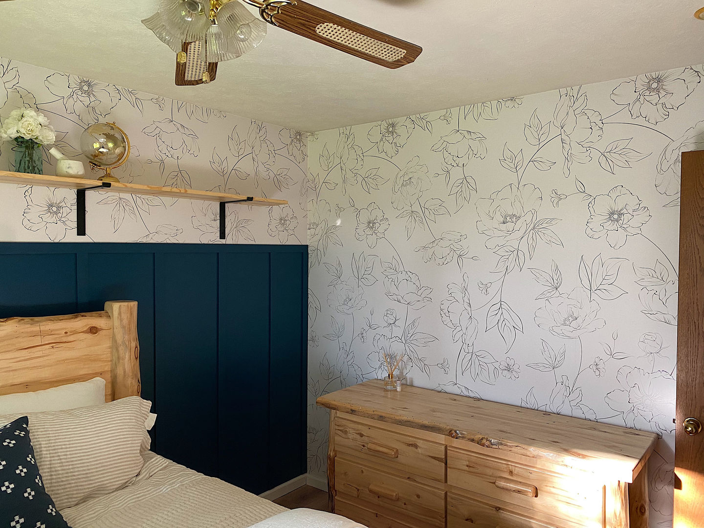 Customer photo review of Small Delicate Drawn Floral Wallpaper