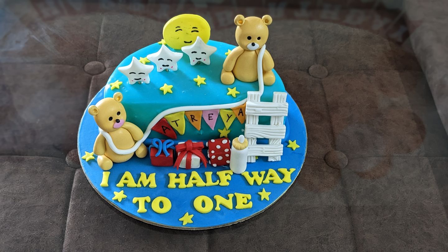 Customer photo review of Teddy 6 Months Cake