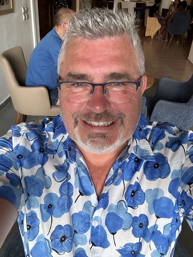 Customer photo review of Chemise à manches courtes respirante boutonnée en coton d'été bleue à fleurs pour hommes