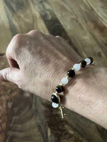 Customer photo review of Bracelet de Protection en Œil de Tigre et Pierre de Lune | Or fin