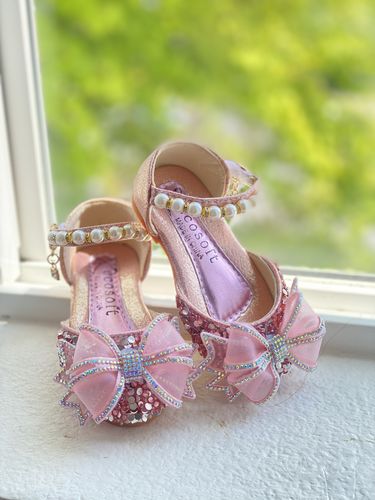 Customer photo review of Flower Girls Bowknot Dance Performance Sandals