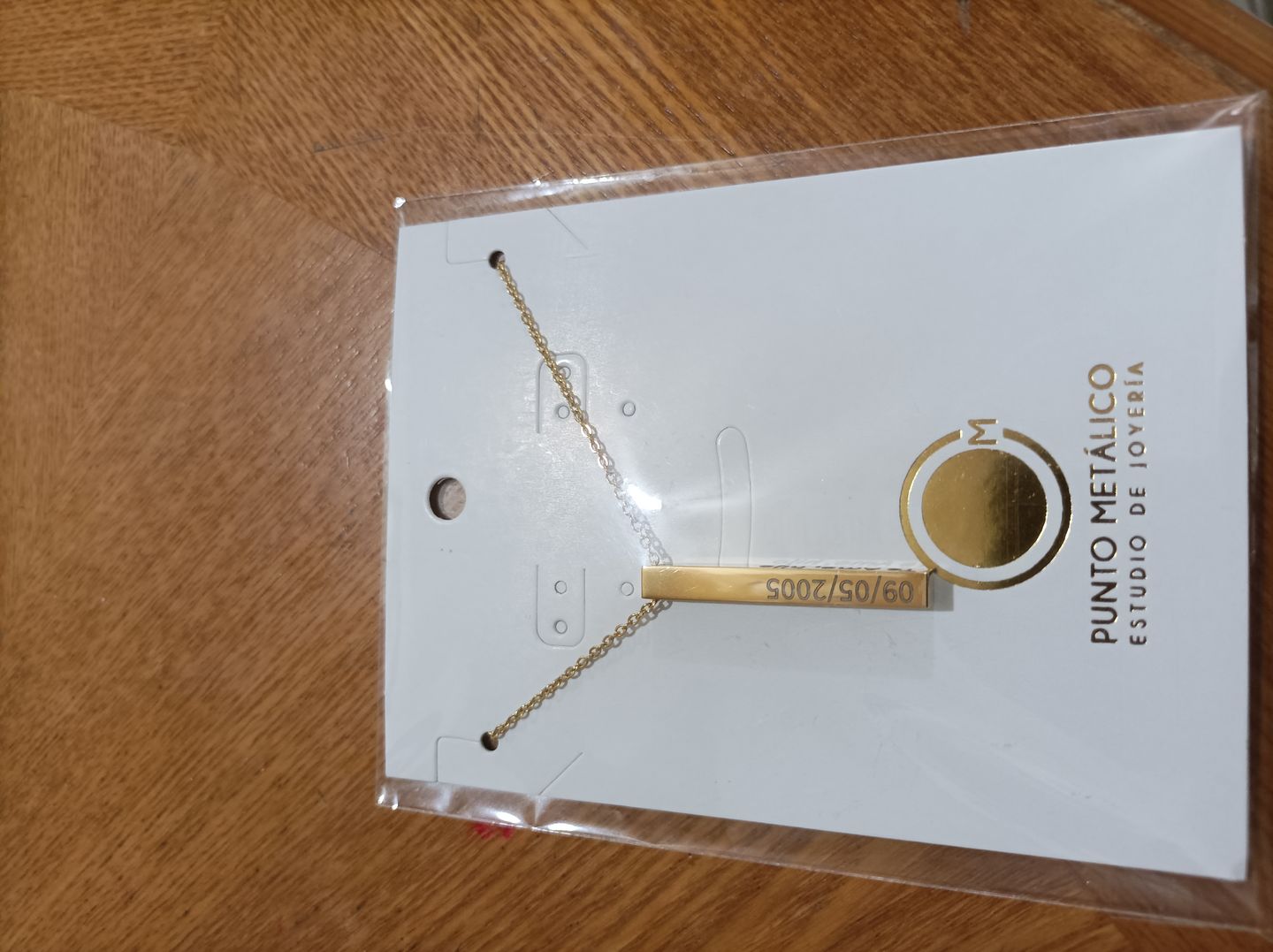Customer photo review of Collar Lingote Dorado Personalizable