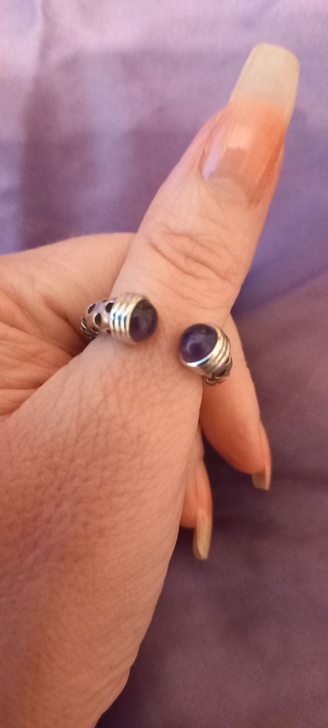 Customer photo review of Allegro Mystic Ring with Amethyst