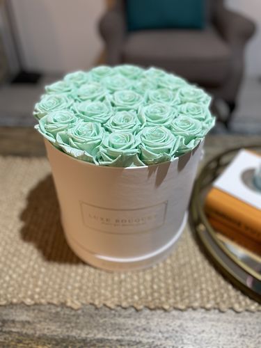 Customer photo review of Grand Everlasting Rose Box - Turquoise Roses