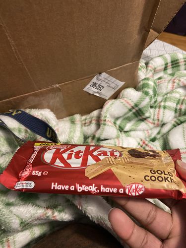 Customer photo review of KitKat gold cookies
