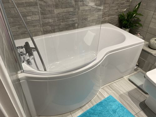 Customer photo review of P-Shaped 1500 x 850 Shower Bath C/W Hinged 6mm Screen and Front Panel