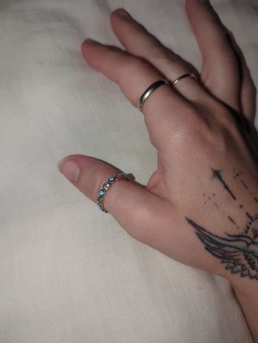 Customer photo review of “Ojitos lindos” ring band