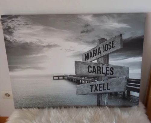 Customer photo review of Lienzo Muelle de Madera con Nombres Personalizados
