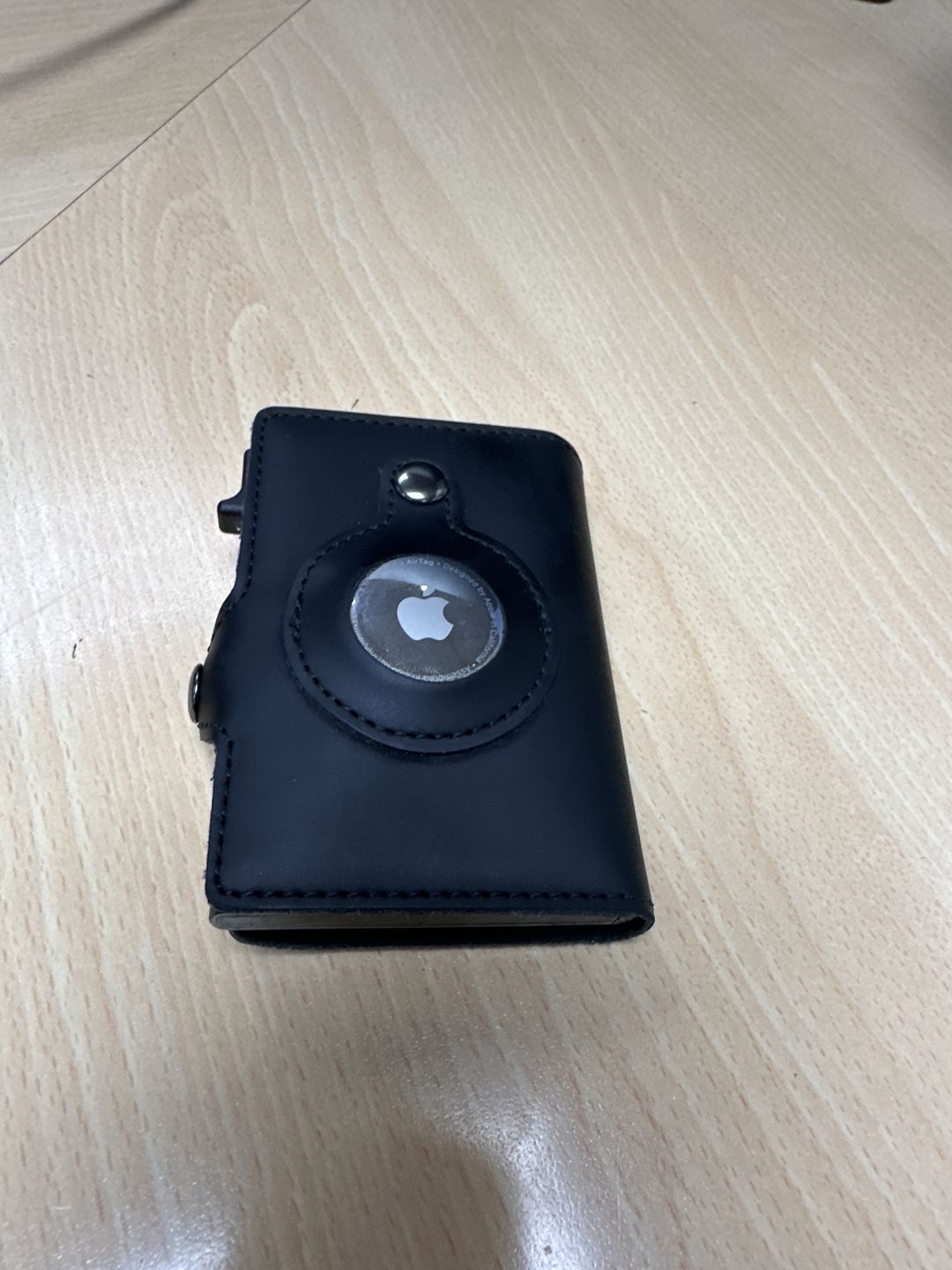 Customer photo review of Full Black Airtag
