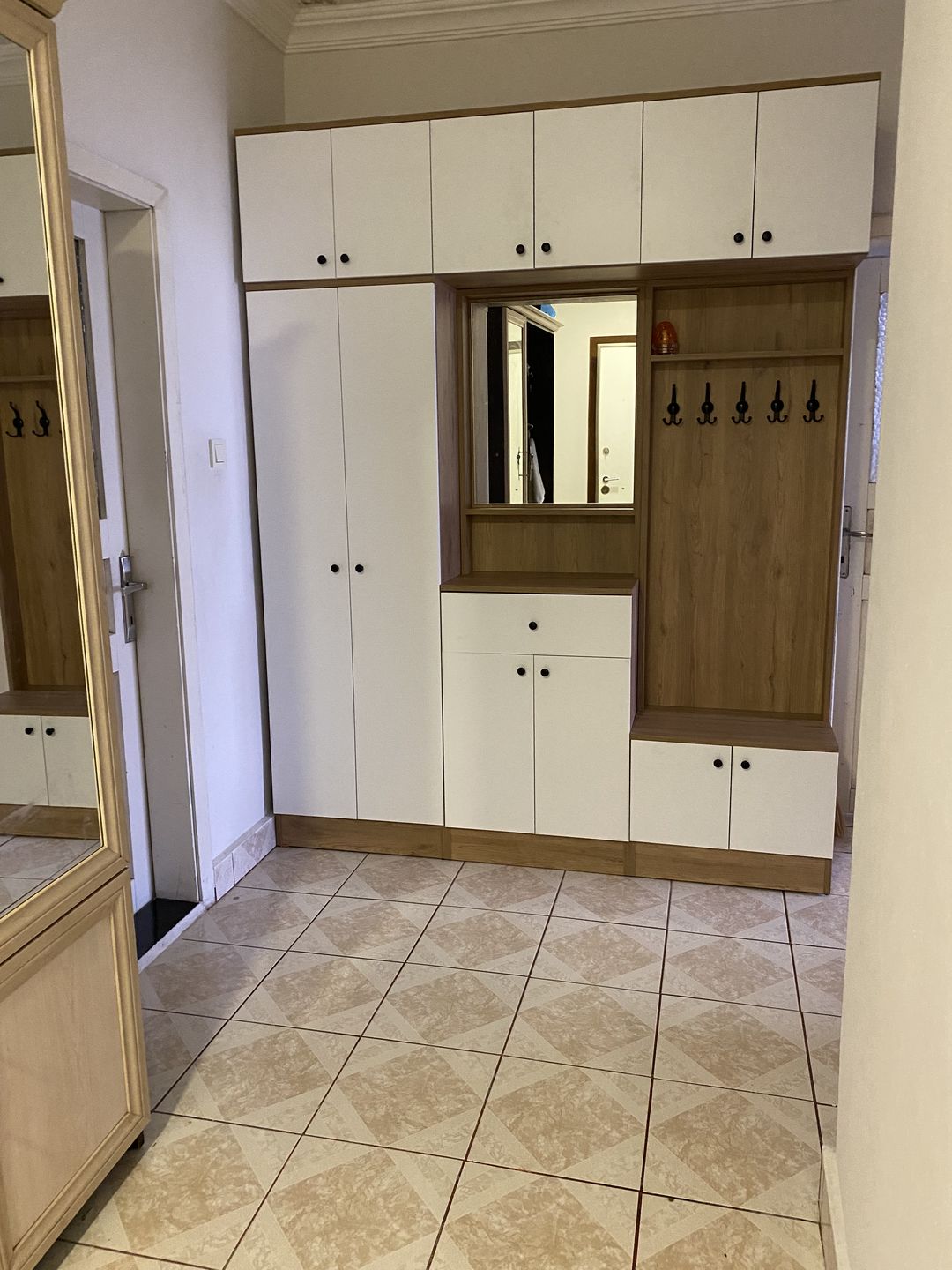 Customer photo review of Rani EA104 Portmanto Çekmeceli Aynalı Raflı Vestiyer Sepet Ceviz - Beyaz