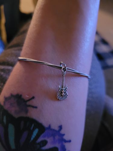 Customer photo review of GUITAR – “POUR SOME SUGAR ON ME”