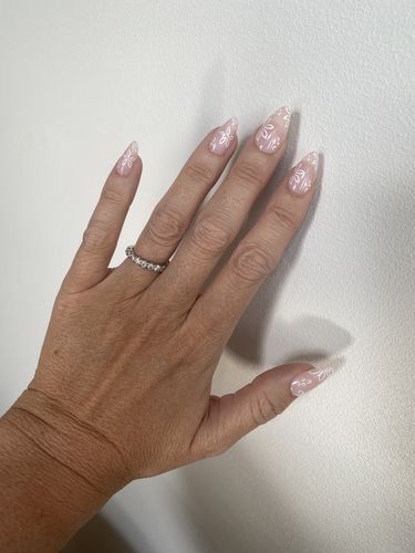 Customer photo review of Bloom Me 24pc Press On Nail Set