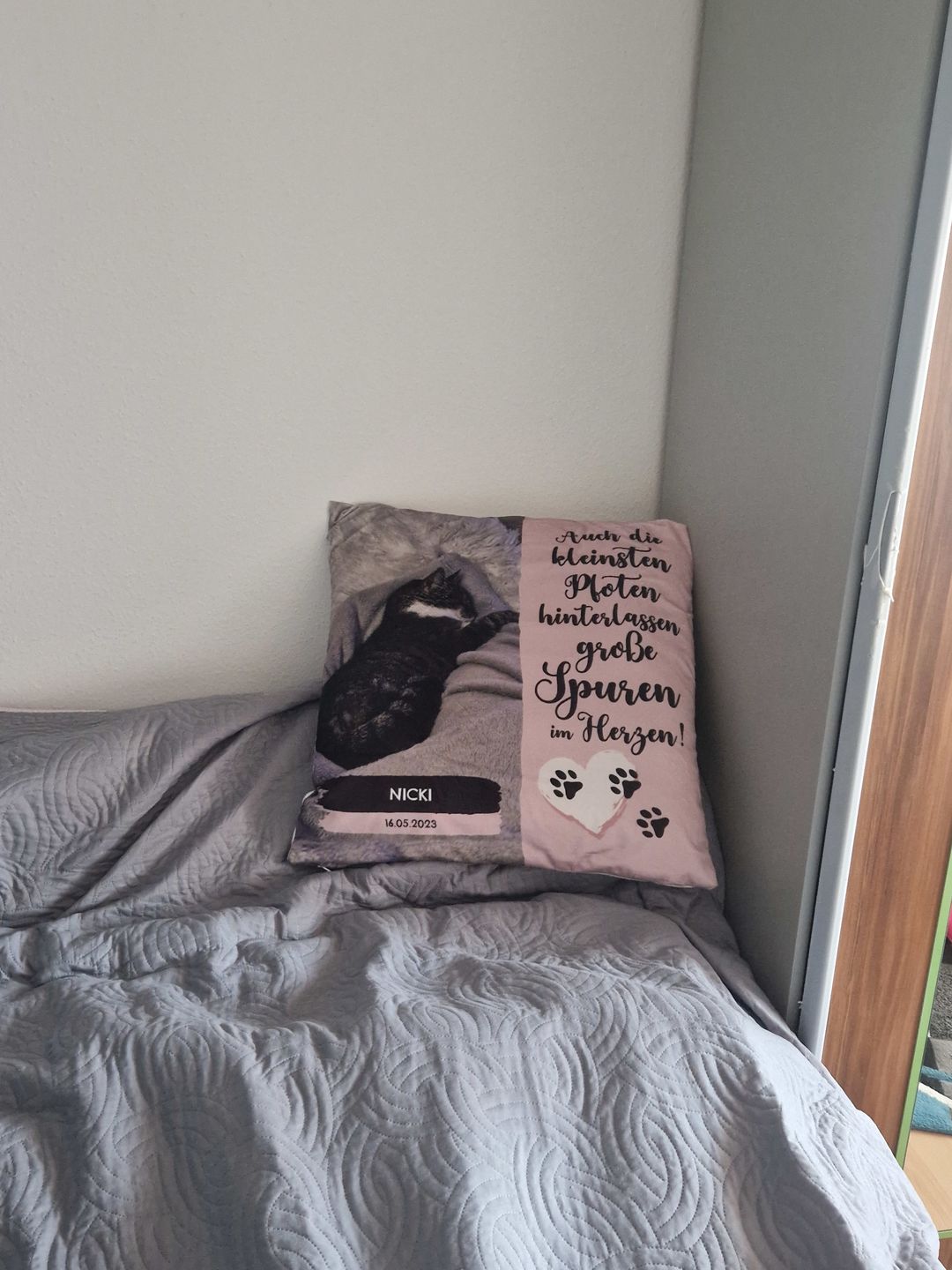 Customer photo review of Die kleinsten Pfoten - Individuelles Kissen