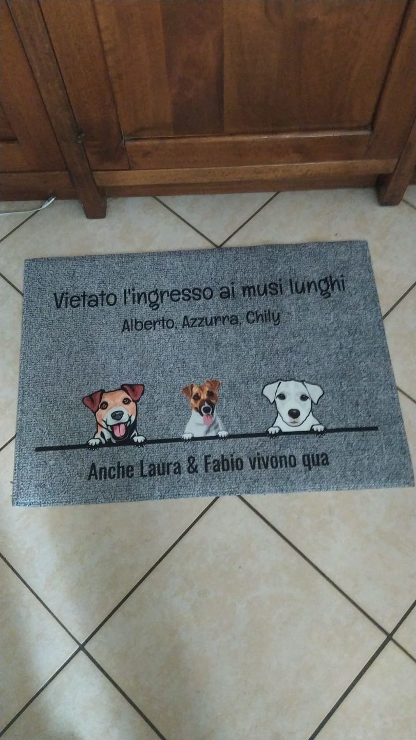 Customer photo review of Tutti i miei amici pelosi - Zerbino personalizzato