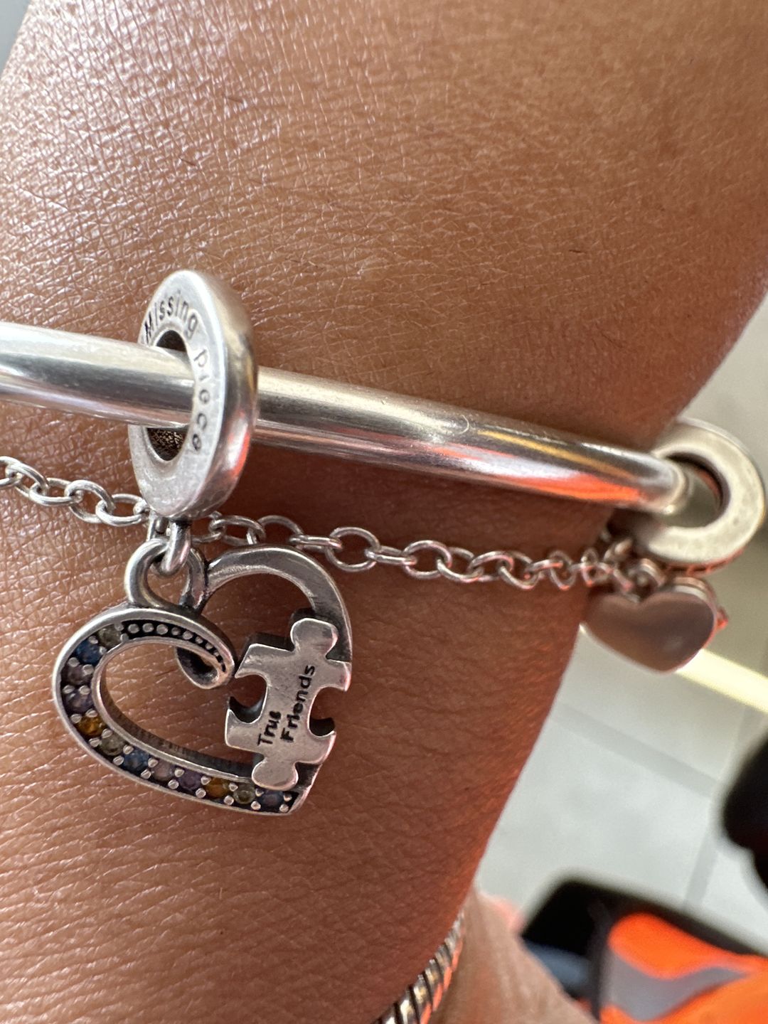 Customer photo review of Charm Corazon de Mejores Amigos
