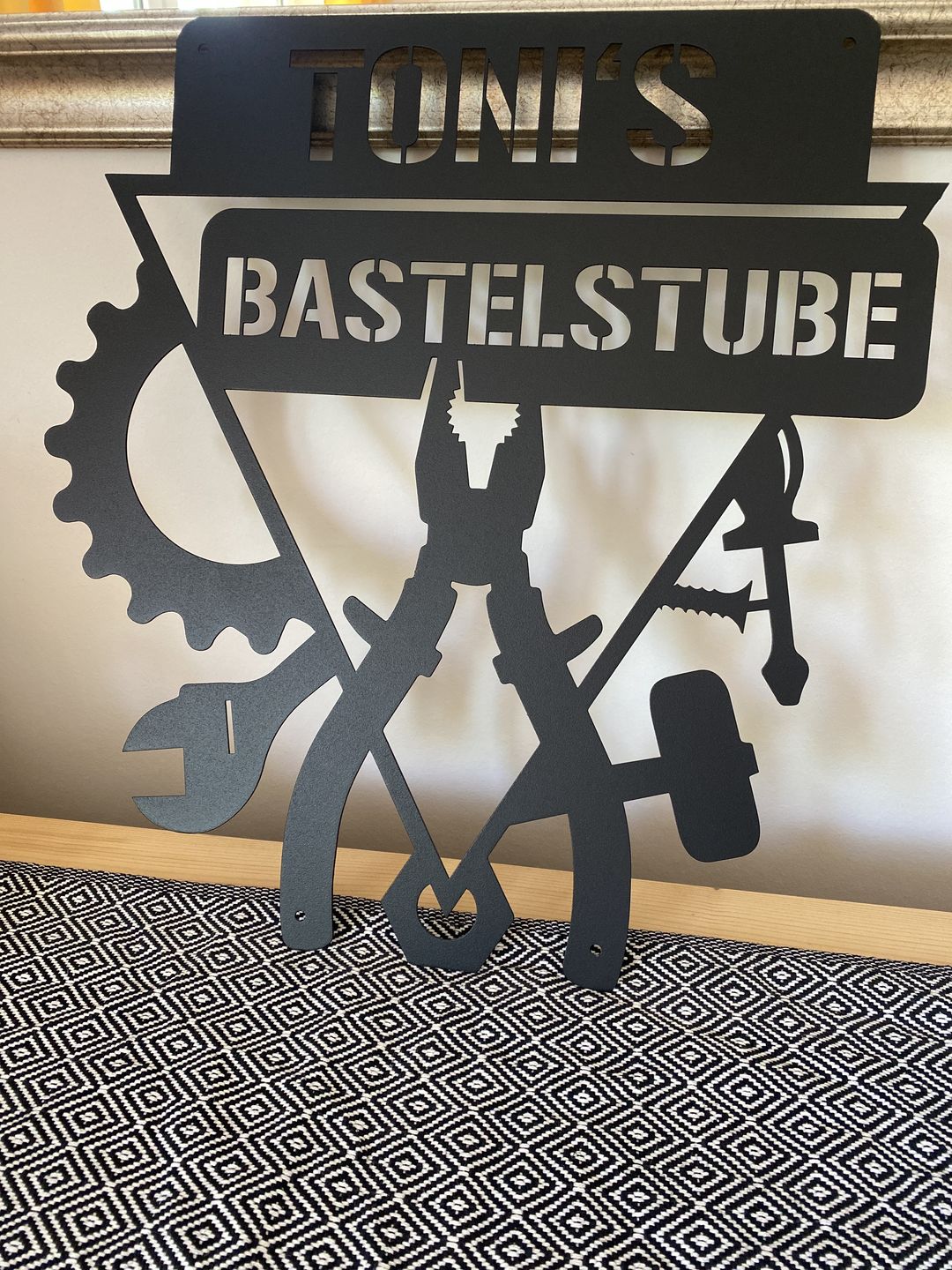 Customer photo review of Werkstattschild - Dreieck aus edlem Stahl (personalisierbar)
