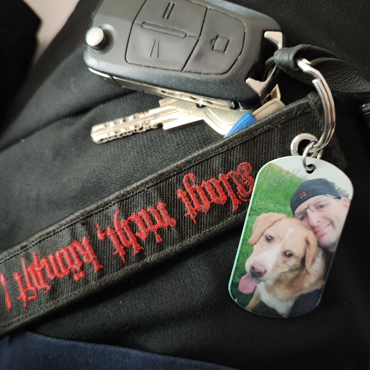 Customer photo review of Dream Team - Individueller Dog Tag Schlüsselanhänger