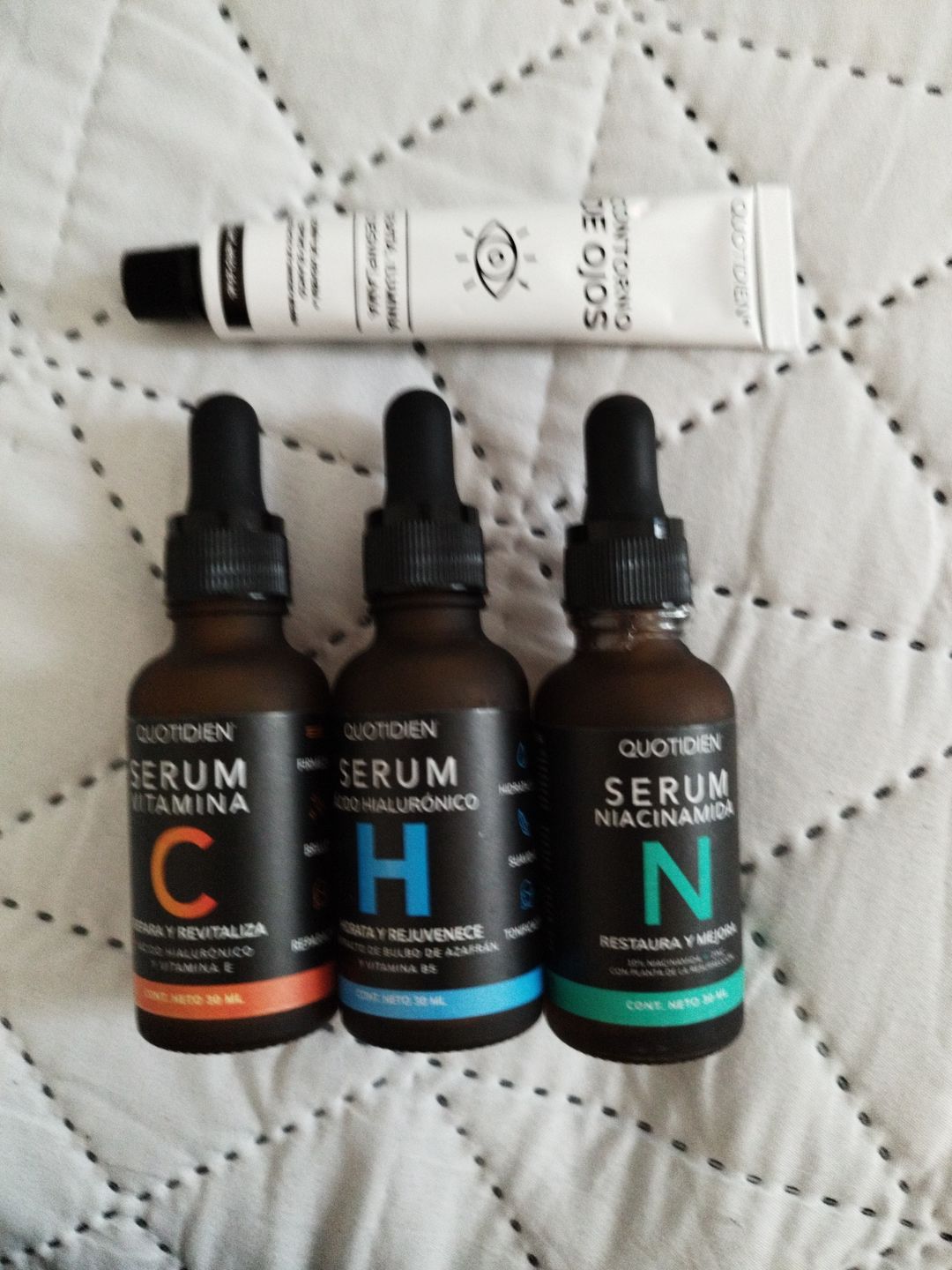 Customer photo review of Kit Los Esenciales (47% OFF) - Serum de Vitamina C 30ml + Serum de Niacinamida 30ml + Serum de Ácido Hialurónico 30ml