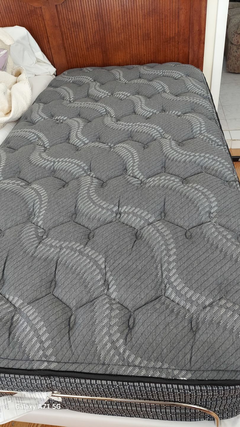Customer photo review of Secret Deluxe Hybrid