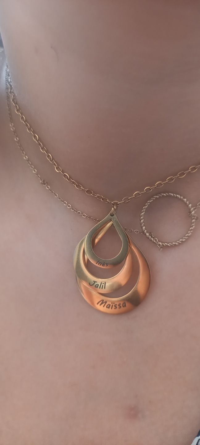 Customer photo review of Collier 3 gouttes d'eau à personnaliser