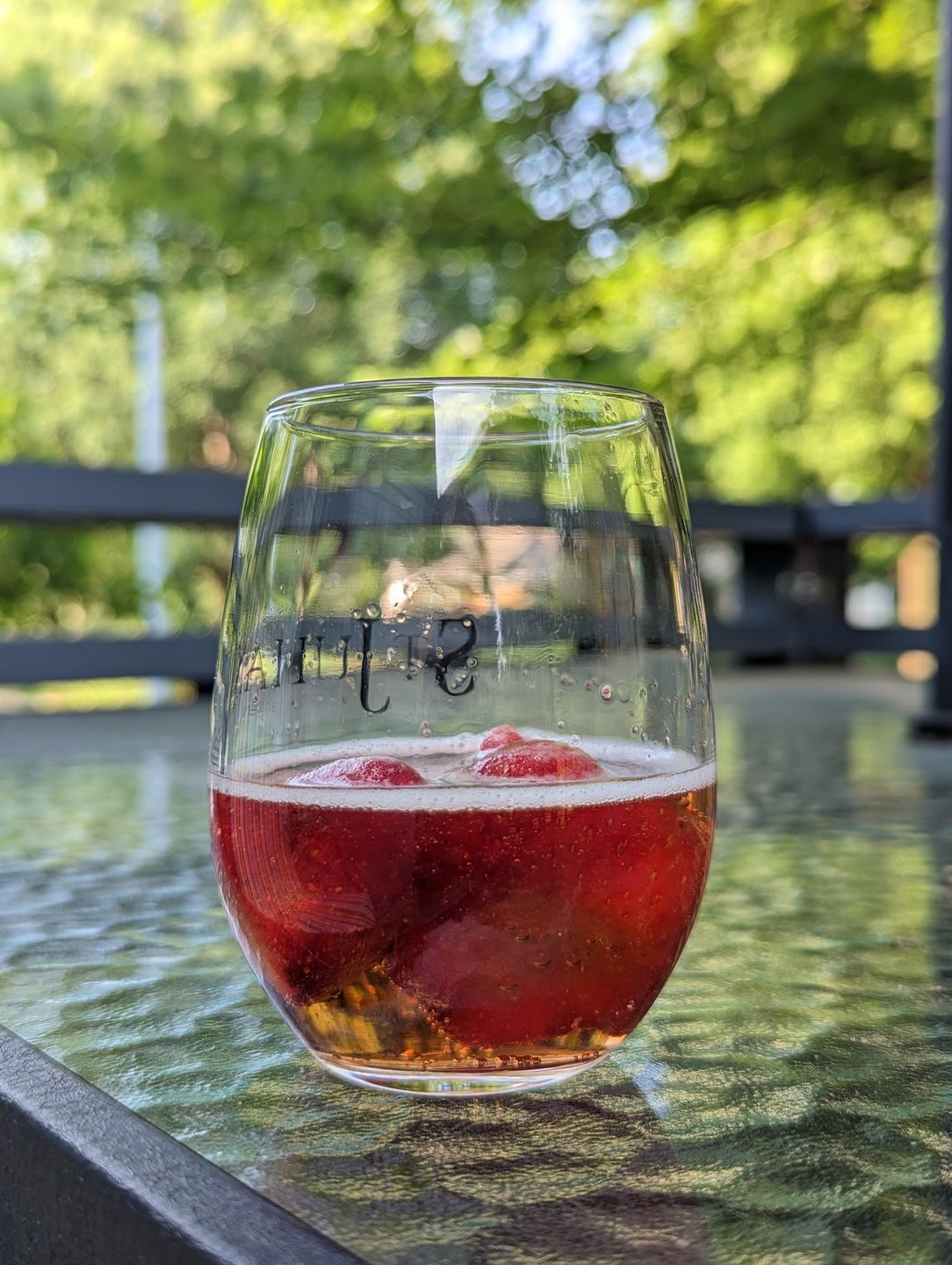 Customer photo review of Non-Alcoholic Sparkling Rosé Can 4-Pack