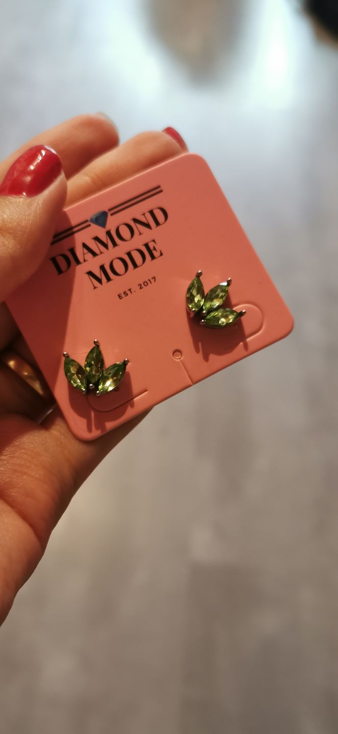 Customer photo review of Lotus Ohrstecker | 18K vergoldet